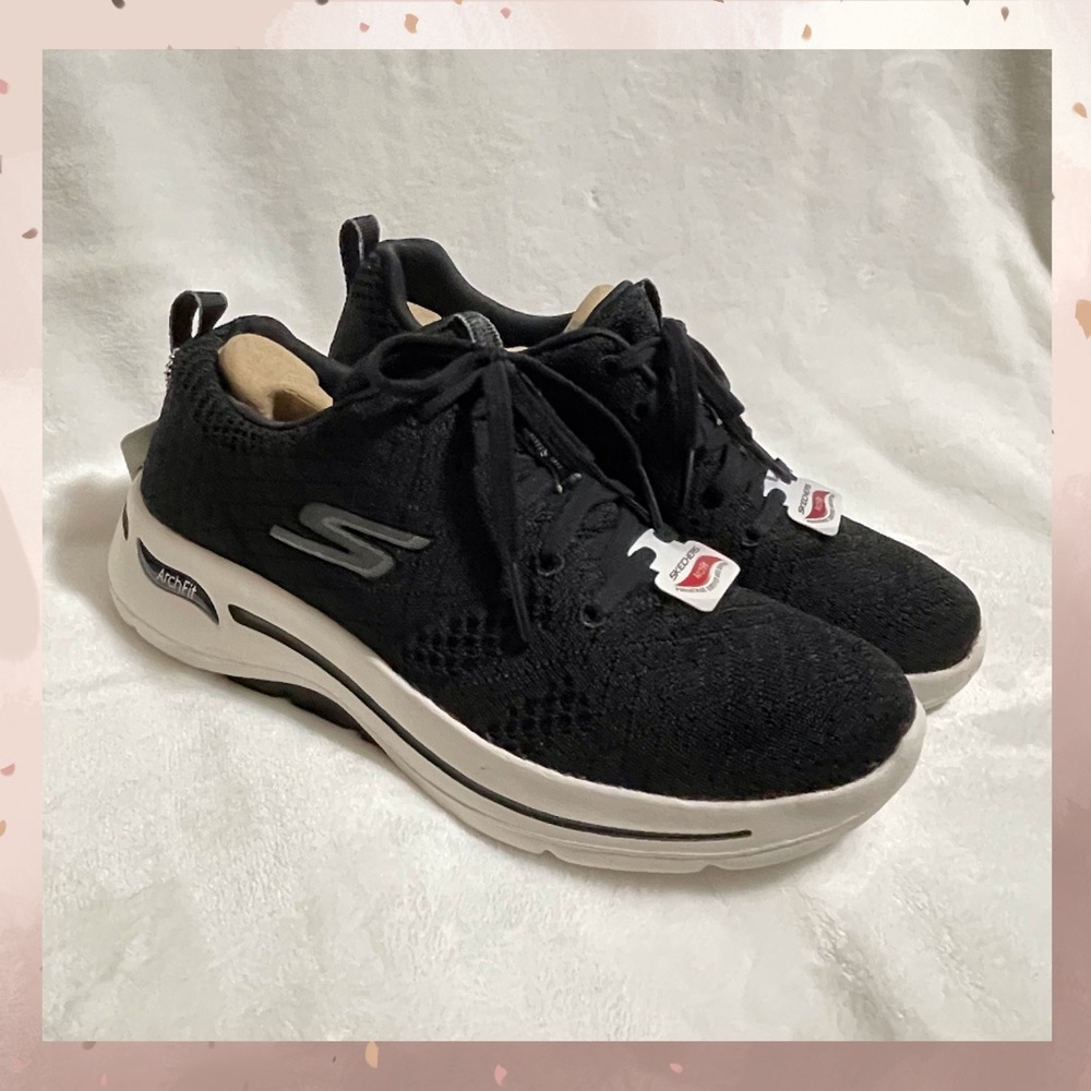 NWT Sketchers GoWalk Arch Fit Unify Arch Support Sneakers